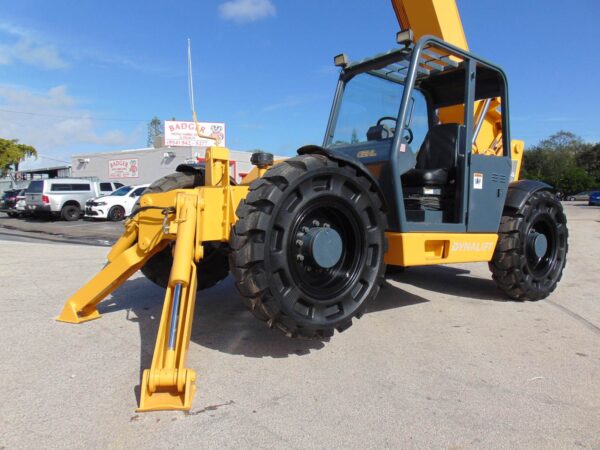 2010 GEHL DL11-55 “11K POUNDS – 55 FT” TELEHANDLER – $7,500 BRAND NEW WHEELS & TIRES – 100% SERVICED TODAY & JOB READY – 120HP JOHN DEERE TURBO DIESEL - Image 3