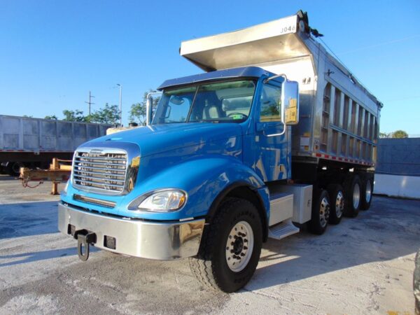 2018 FREIGHTLINER 80,000 GVWR QUAD AXLE DUMP TRUCK aluminum box – cummins – lift / steer axles - Image 3