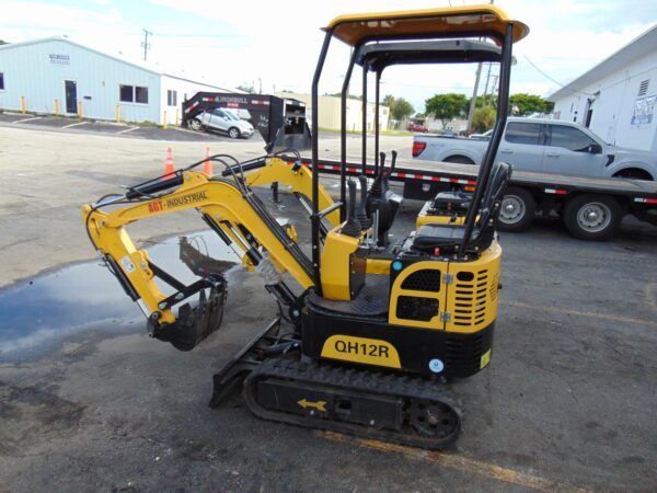 2024 AGROTK H-12R MINI-Excavator – Bucket & Thumb – 3,500 LBS – 12″ TOOTH BUCKET – BACKFILL BLADE – 23 HP GAS POWERED - Image 7